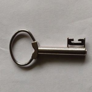 Avon Twist Key Chain with the Letter "C", Like new